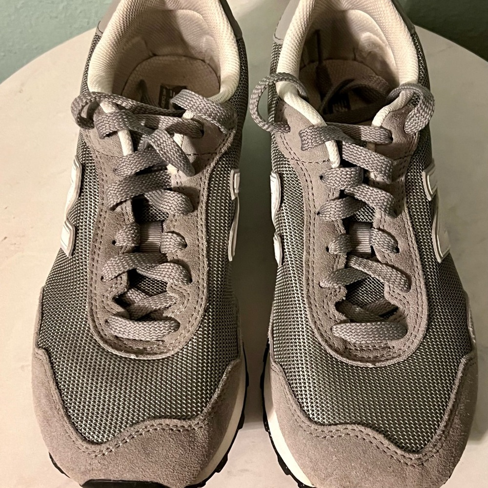 New Balance Women Gray Athletic Shoes Size 8
